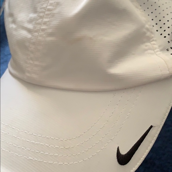 ‼️ SOLD White Nike Golf Hat - Picture 6 of 6